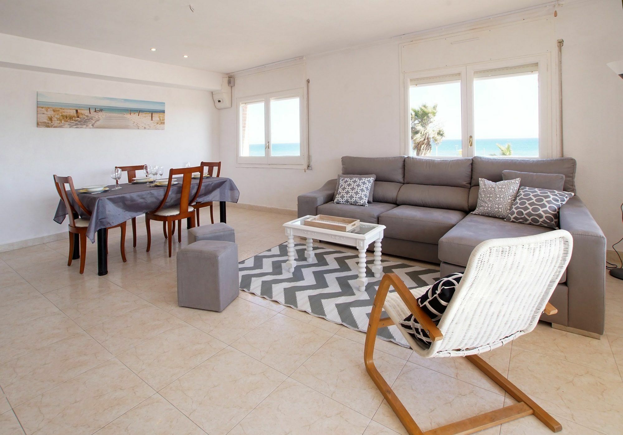 Calaluz Be My Guest Castelldefels Apartment Luaran gambar